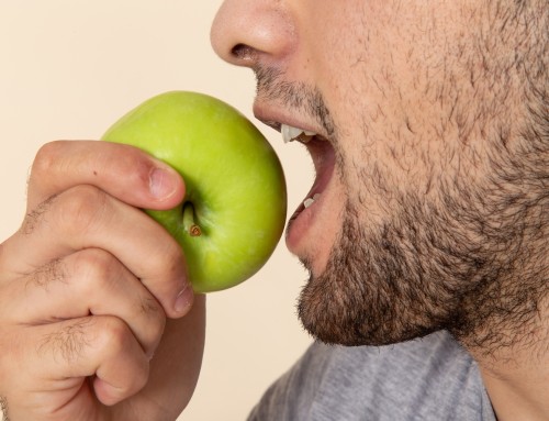 El Impacto de la Alimentación en la Salud Dental: ¿Cómo la Dieta Afecta a tus Dientes y Encías?