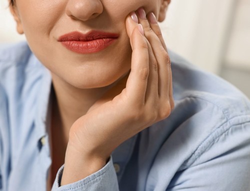 Periimplantitis: Por Qué Fracasan Algunos Implantes Dentales y Cómo Tratarlos a Tiempo